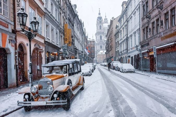 Vintage Car Tour in Prague