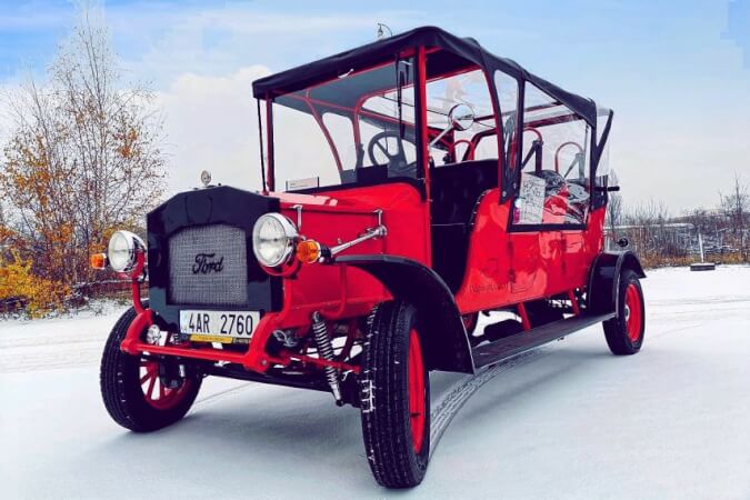 Vintage Car Tour in Prague